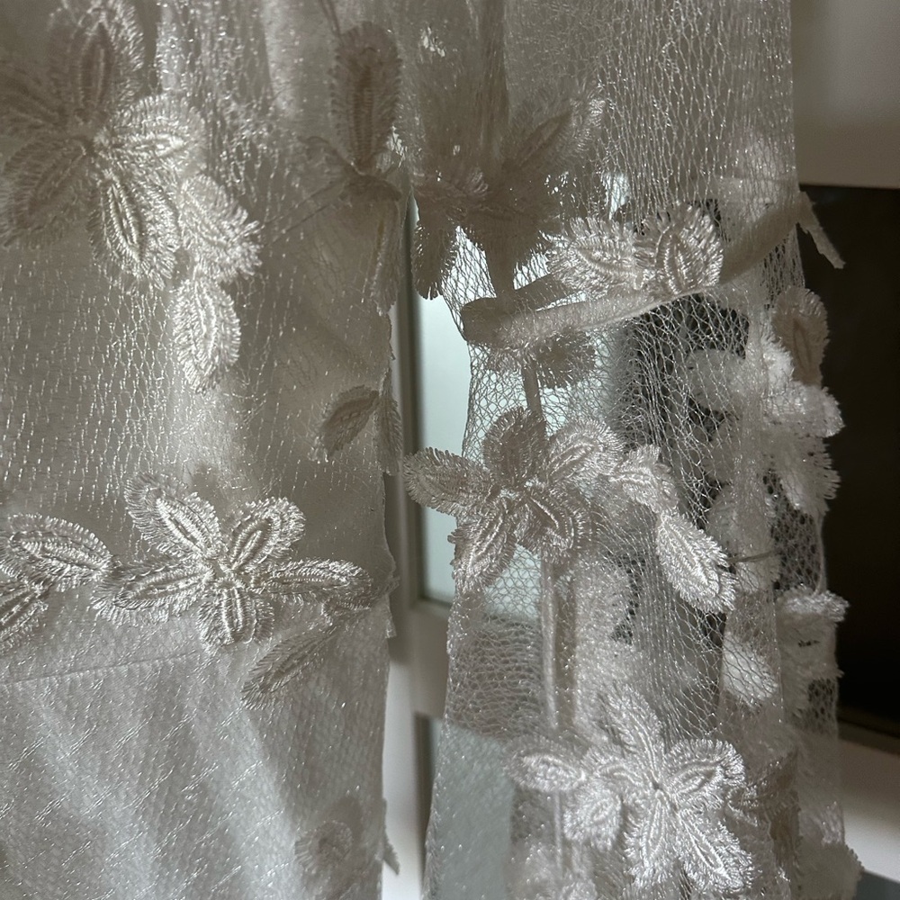 Elegant White Floral Lace Romper - Picture 4 of 5